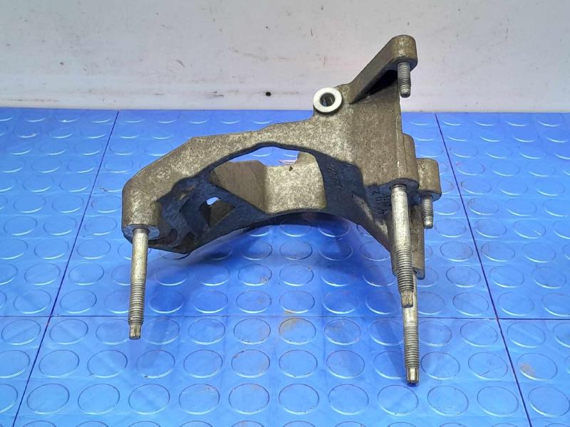 2014 Chevrolet Caprice Alternator Bracket