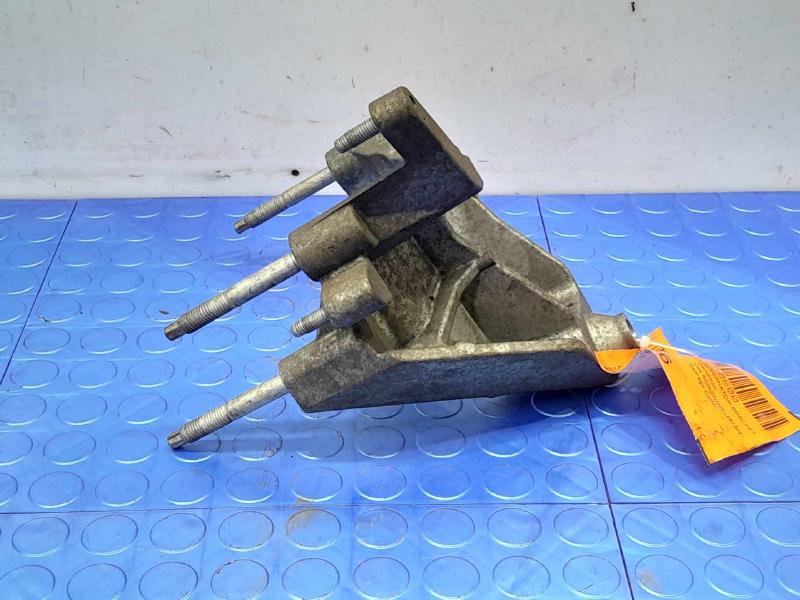 2014 Chevrolet Caprice Alternator Bracket