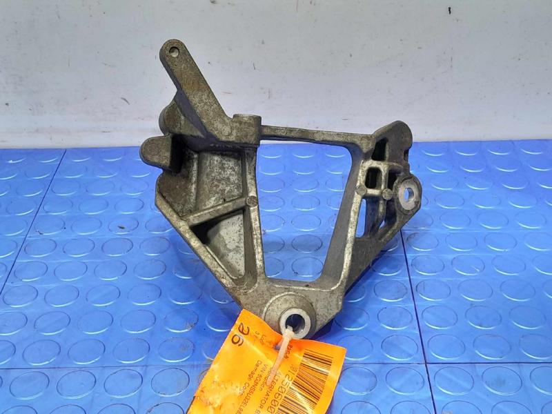 2014 Chevrolet Caprice Alternator Bracket