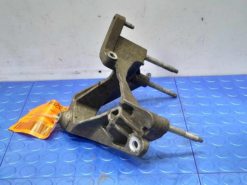 2014 Chevrolet Caprice Alternator Bracket