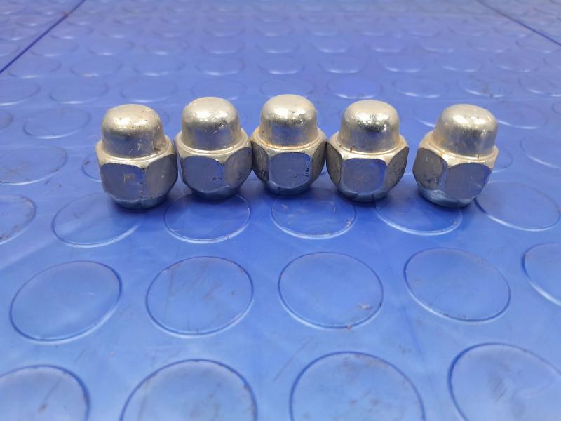 2020 Hyundai Elantra Lug Nuts