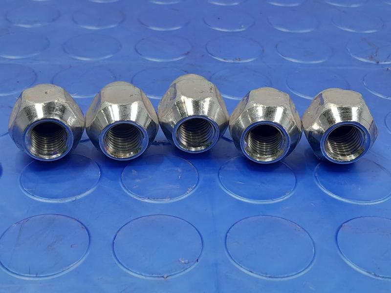 2020 Hyundai Elantra Lug Nuts