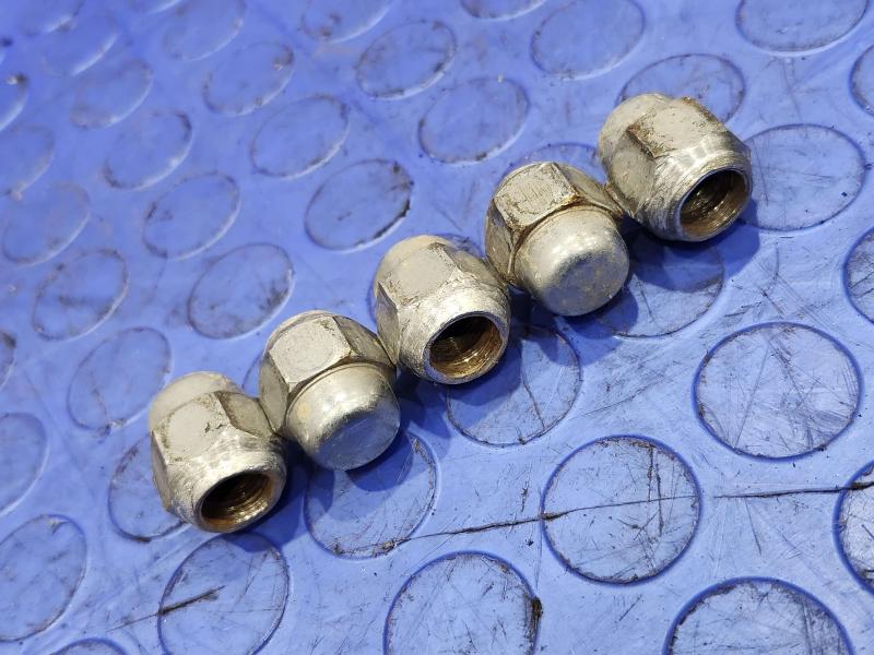 2013 Nissan Pathfinder Lug Nuts