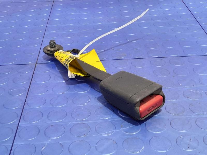 2019 Nissan Titan Front Seat Belt