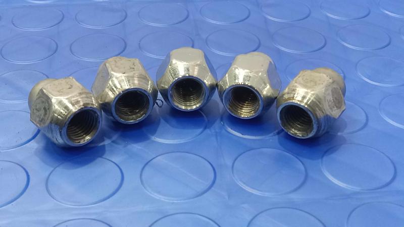 2017 Kia Sorento Lug Nuts