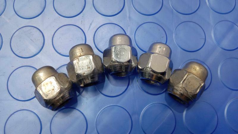 2017 Kia Sorento Lug Nuts