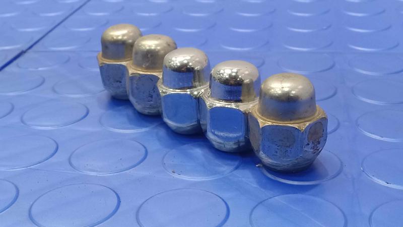 2017 Kia Sorento Lug Nuts
