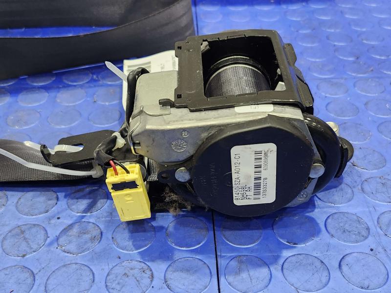 2011 Honda Pilot Front Seat Belt