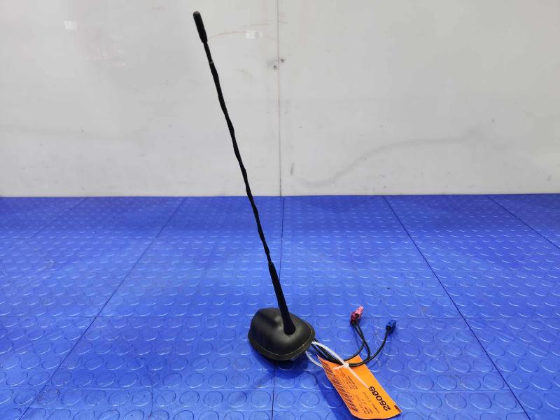 2014 MINI Cooper Countryman Antenna