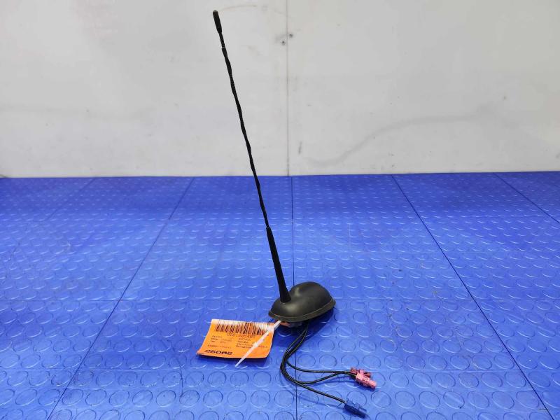 2014 MINI Cooper Countryman Antenna
