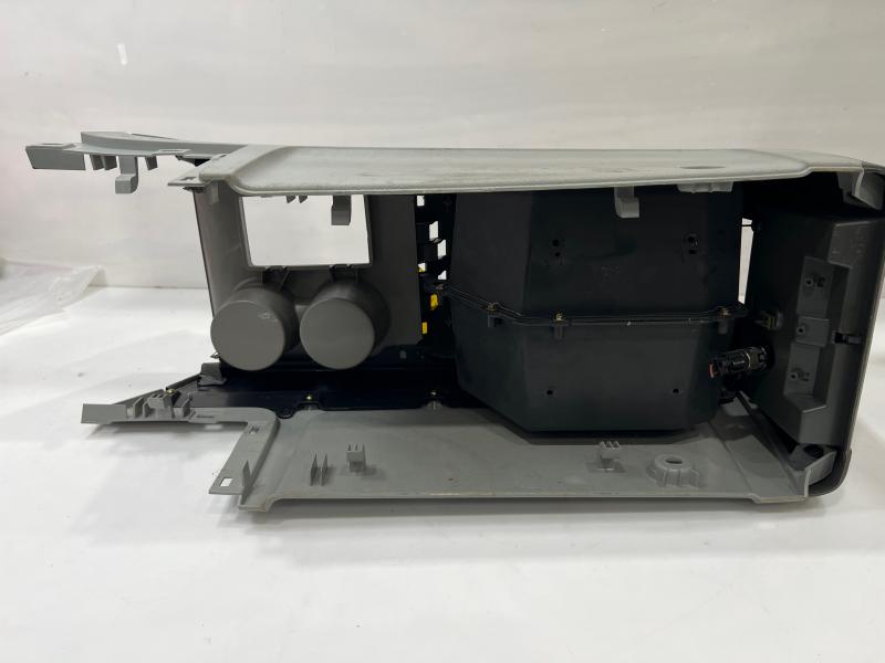 2004 Lincoln Navigator Front Console