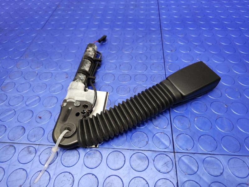 2011 BMW 535i Front Seat Belt