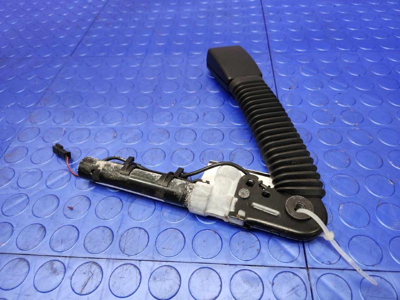 2011 BMW 535i Front Seat Belt