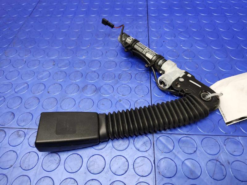 2011 BMW 535i Front Seat Belt
