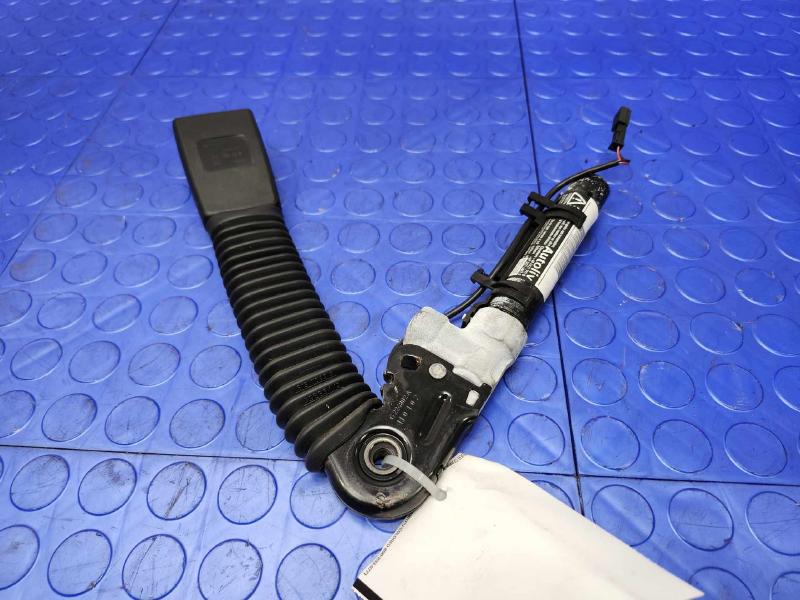 2011 BMW 535i Front Seat Belt