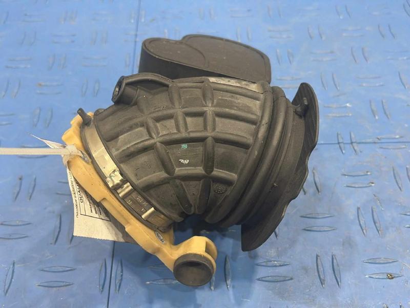 2013 Mercedes E-Class Air Intake Tube/Resonator