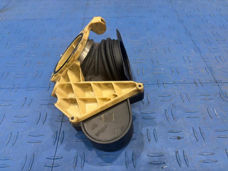 2013 Mercedes E-Class Air Intake Tube/Resonator