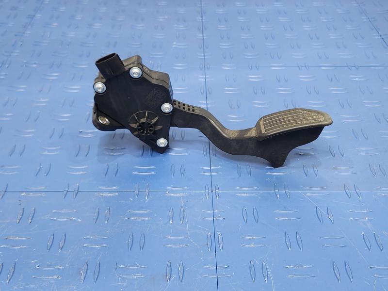 2013 Toyota Yaris Pedal Assembly