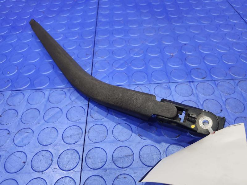 2010 Toyota Prius Wiper Arm