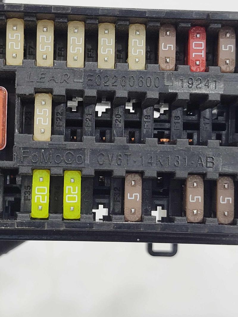 2014 Ford Escape Cabin Fuse Box