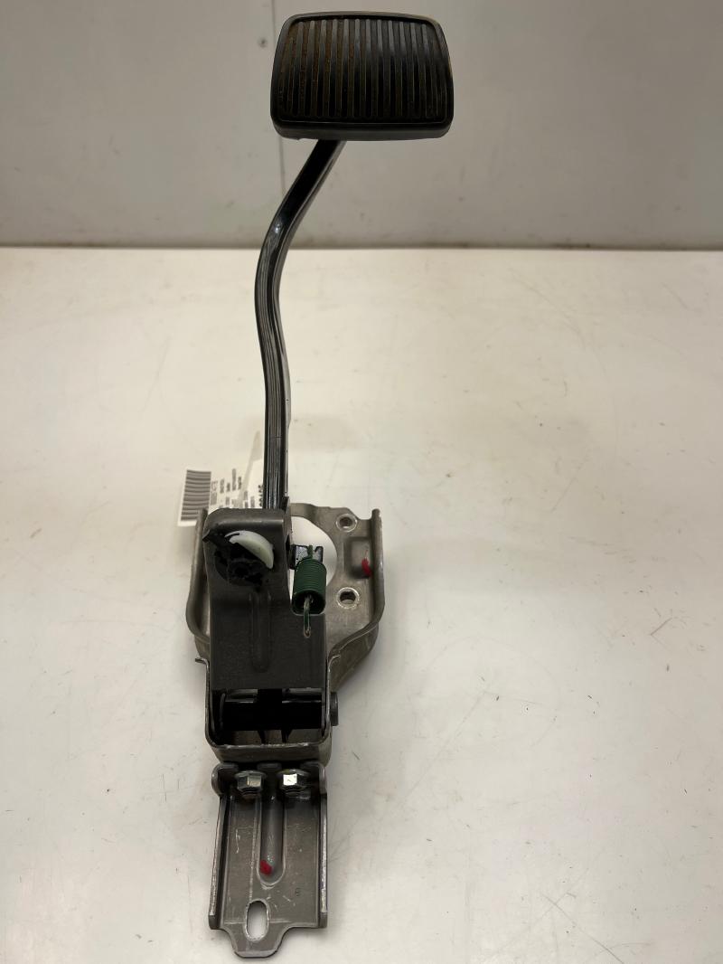 2016 - 2018 Kia Sorento Brake Pedal Assembly OEM 32800C6110