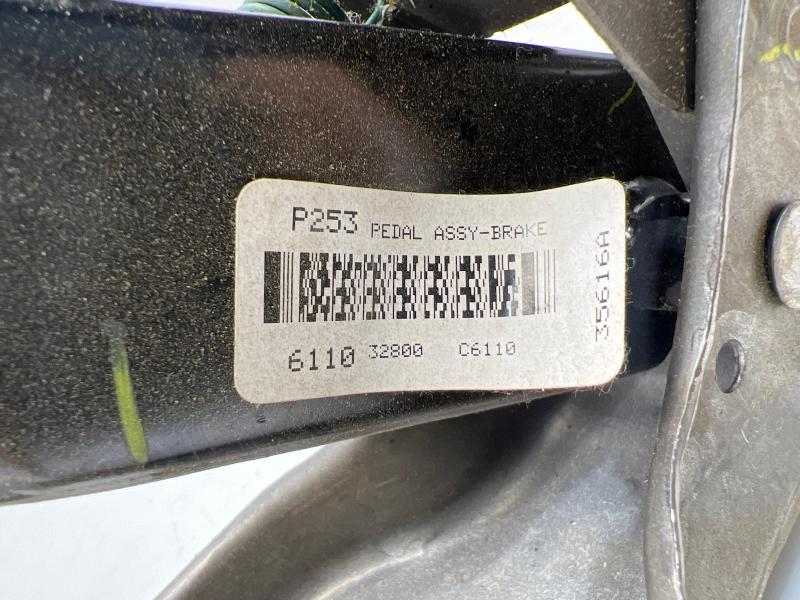 2016 - 2018 Kia Sorento Brake Pedal Assembly OEM 32800C6110
