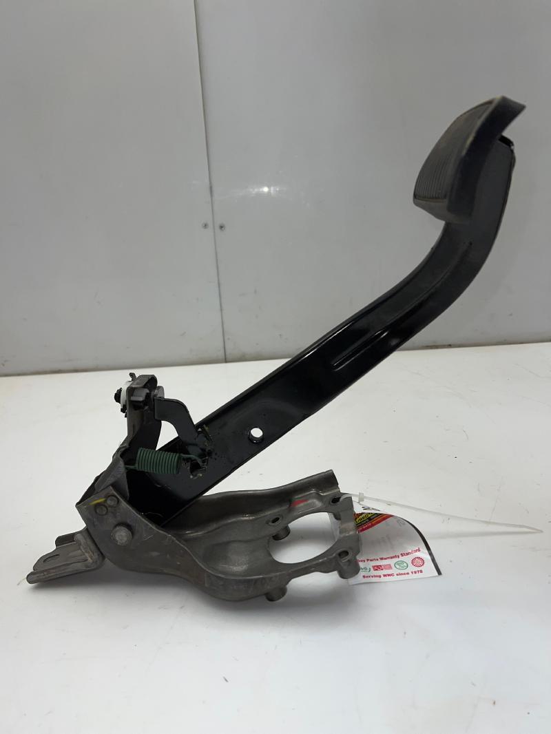 2016 - 2018 Kia Sorento Brake Pedal Assembly OEM 32800C6110