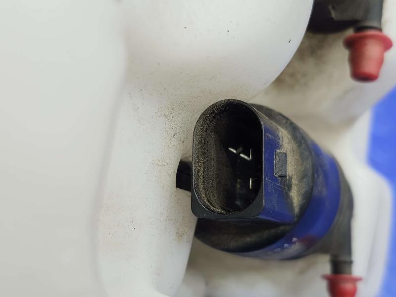 2015 GMC Yukon XL Washer Bottle