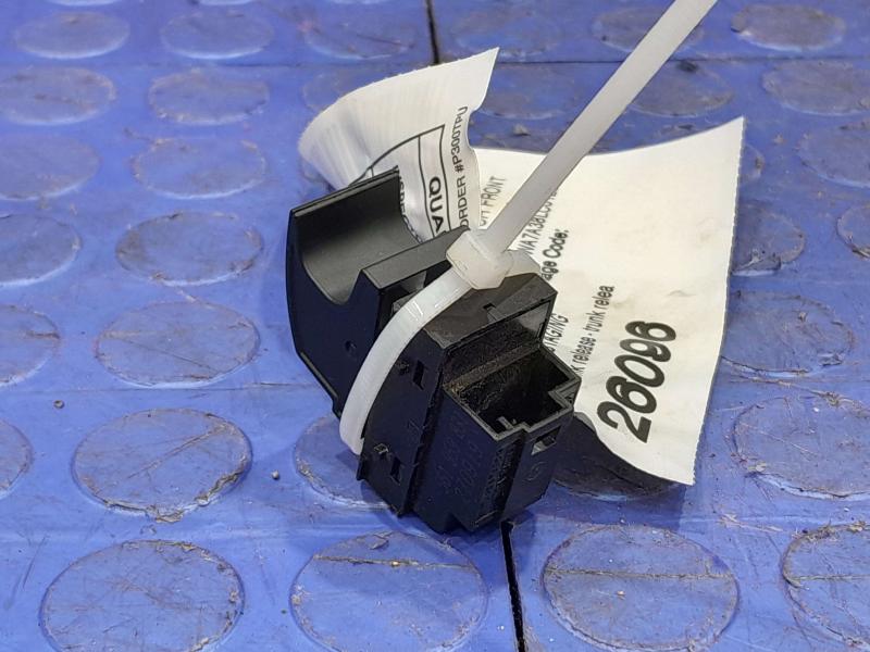 2020 Volkswagen Passat Door Switch Front