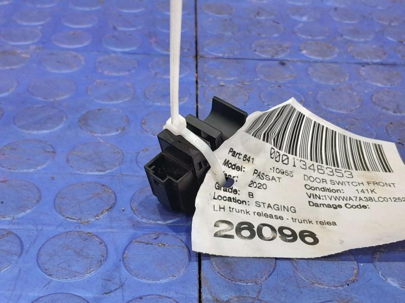 2020 Volkswagen Passat Door Switch Front