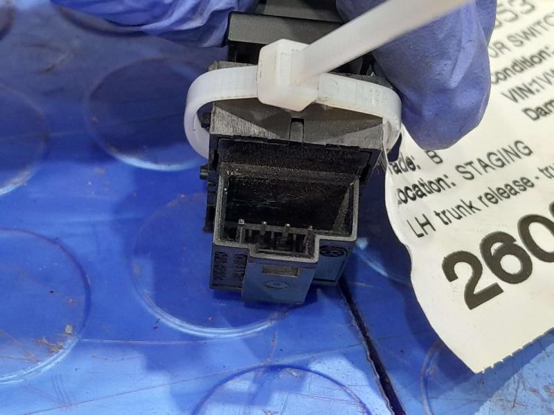 2020 Volkswagen Passat Door Switch Front