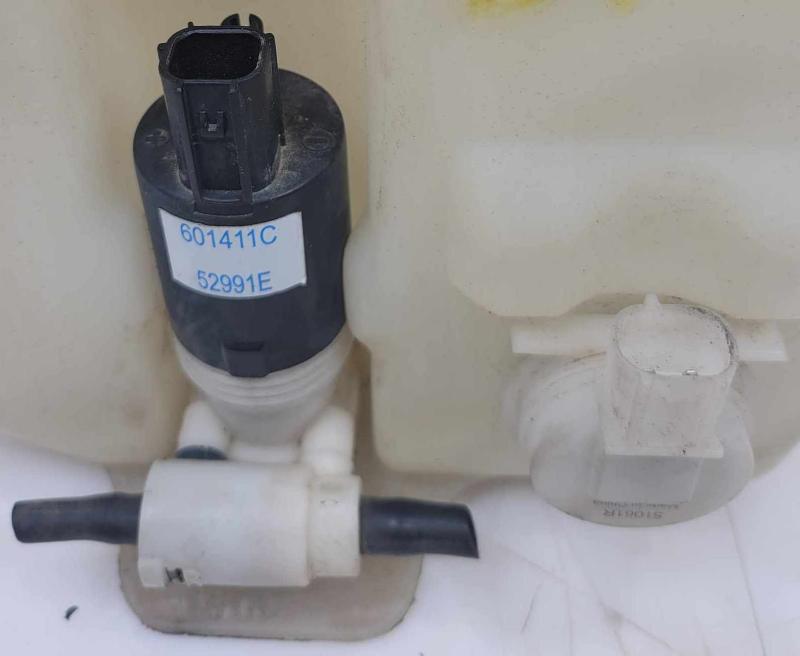 2005 2006 Jeep Grand Cherokee Windshield Washer Fluid Reservoir OEM 05143580AA