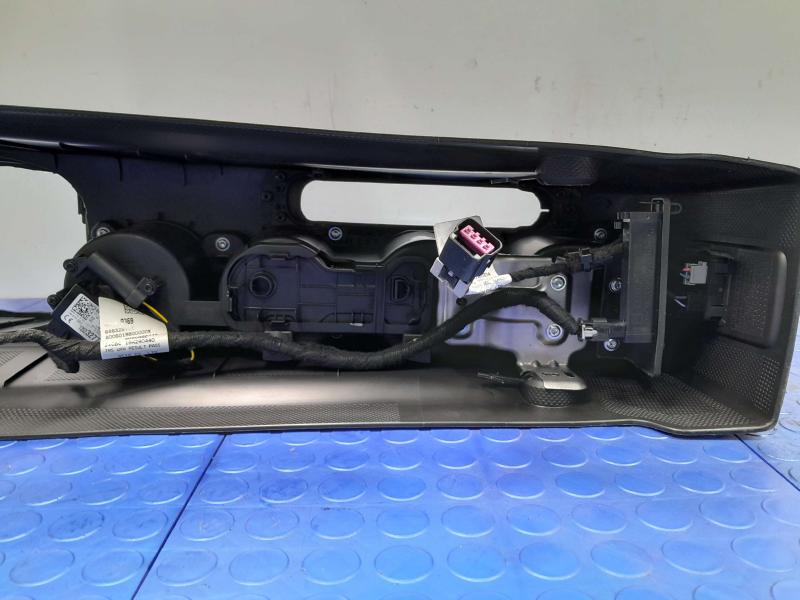 2020 Chevrolet Trax Front Console
