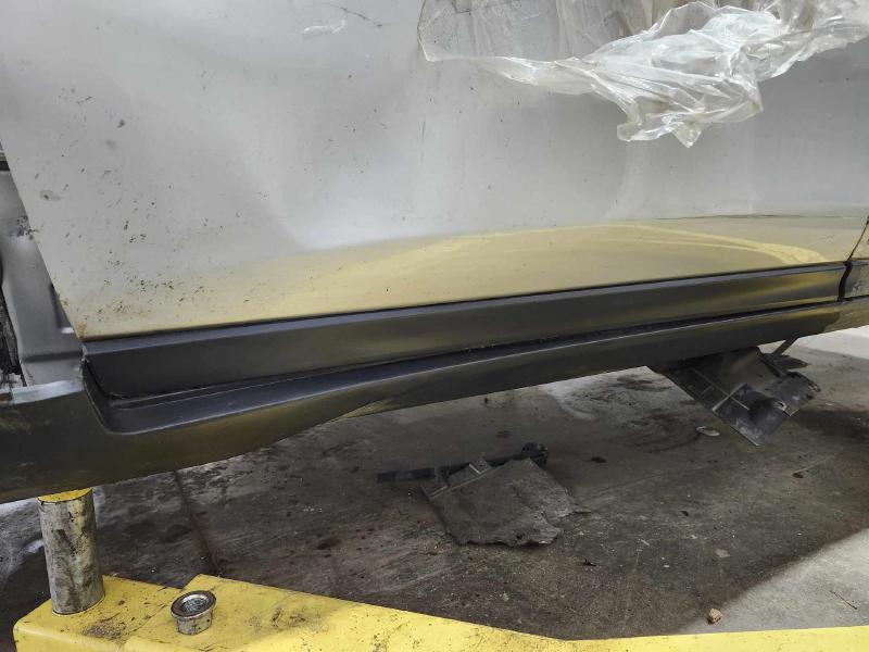 2015 Nissan Rogue Front Door Moulding