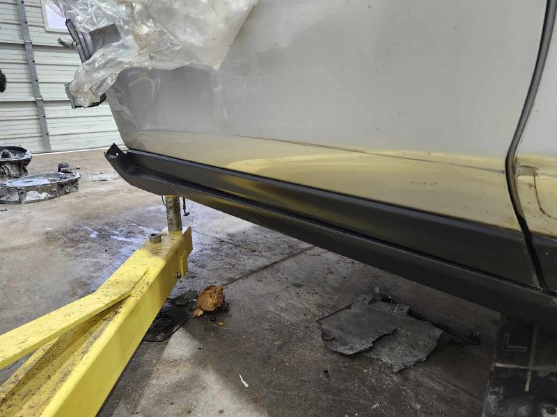 2015 Nissan Rogue Front Door Moulding