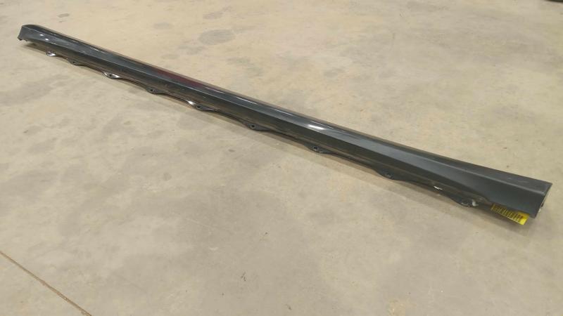 2012 Mercedes R-Class Rocker Moulding