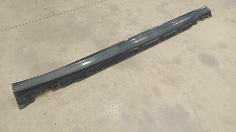 2012 Mercedes R-Class Rocker Moulding
