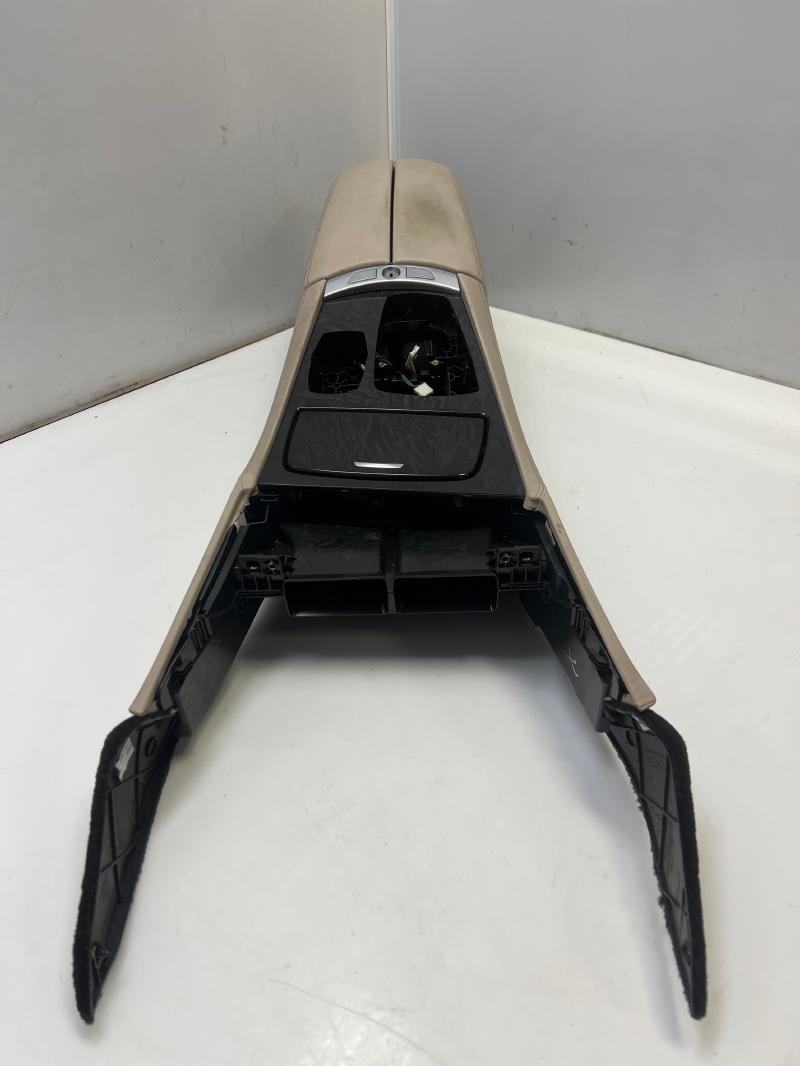 2011 BMW 750i Front Console
