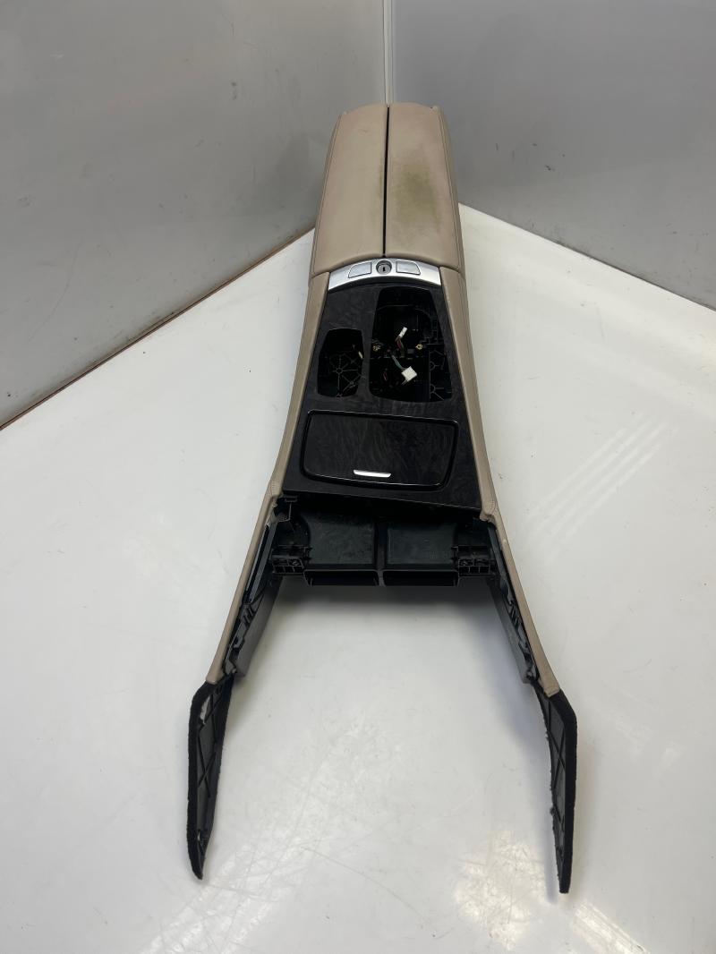 2011 BMW 750i Front Console