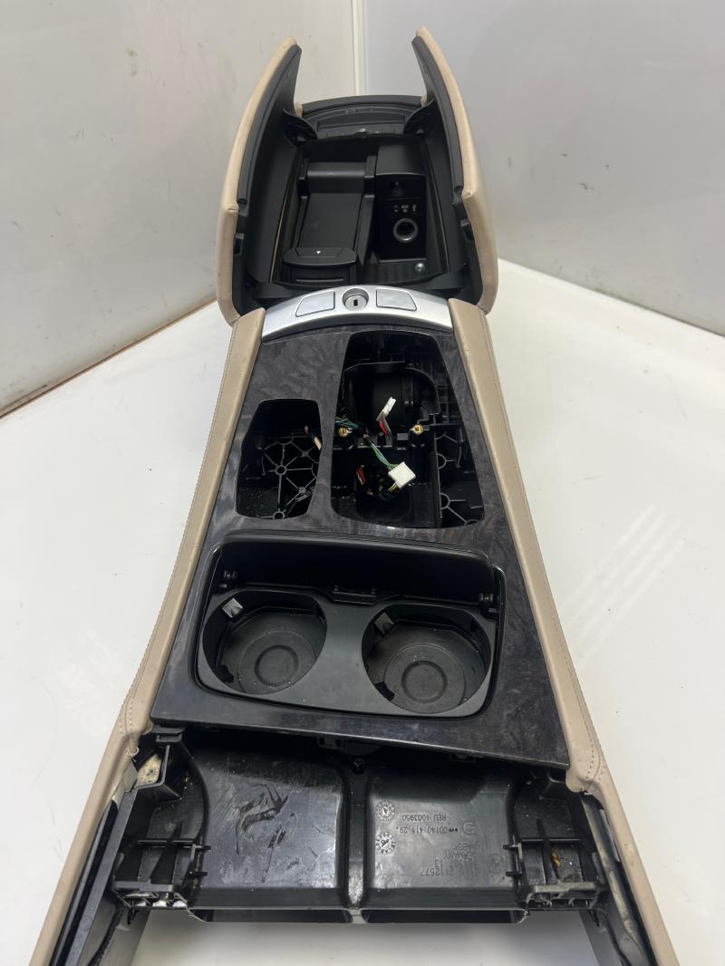 2011 BMW 750i Front Console