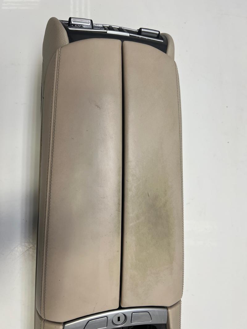 2011 BMW 750i Front Console