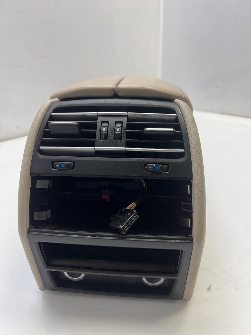 2011 BMW 750i Front Console