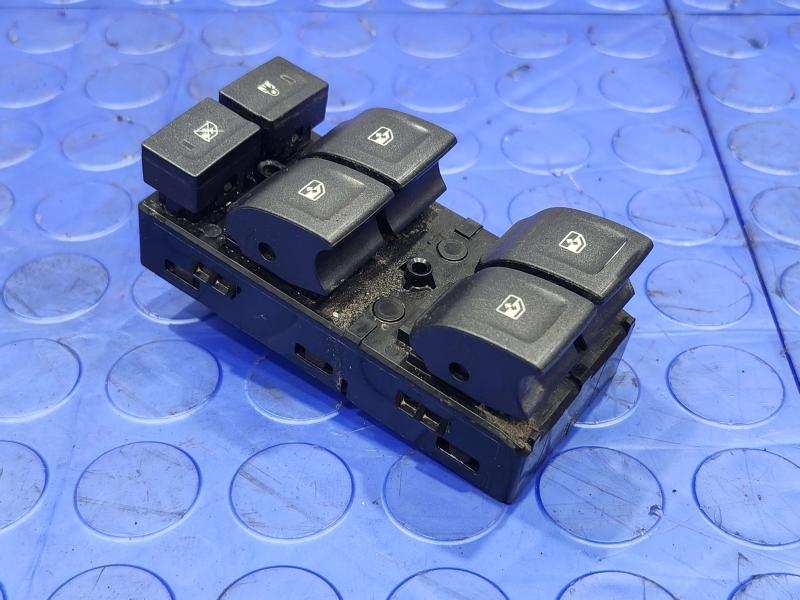 2017 Chevrolet Silverado 2500 Door Switch Front
