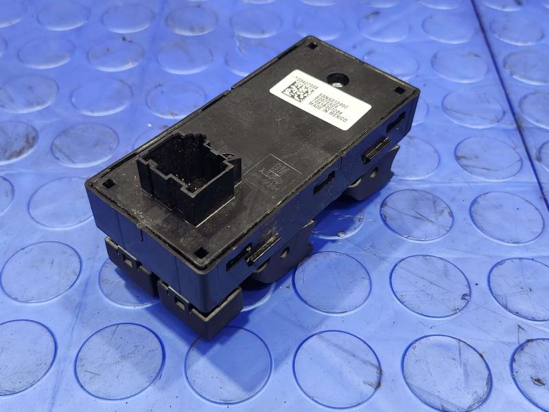 2017 Chevrolet Silverado 2500 Door Switch Front