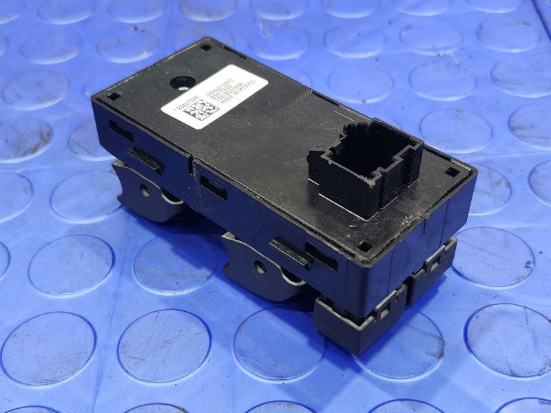 2017 Chevrolet Silverado 2500 Door Switch Front