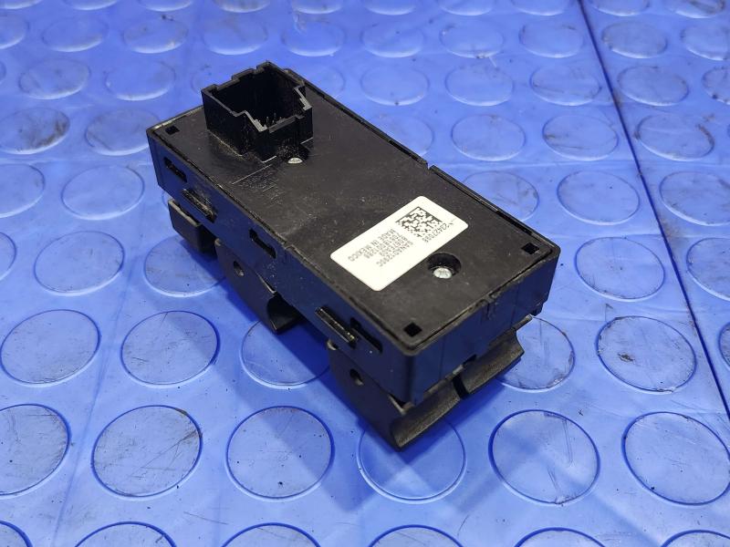 2017 Chevrolet Silverado 2500 Door Switch Front