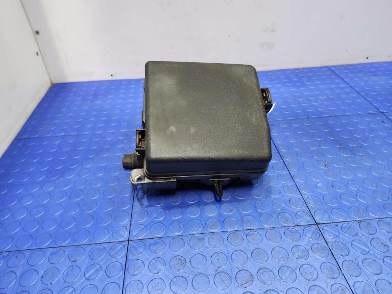 2016 Kia Sedona Engine Fuse Box