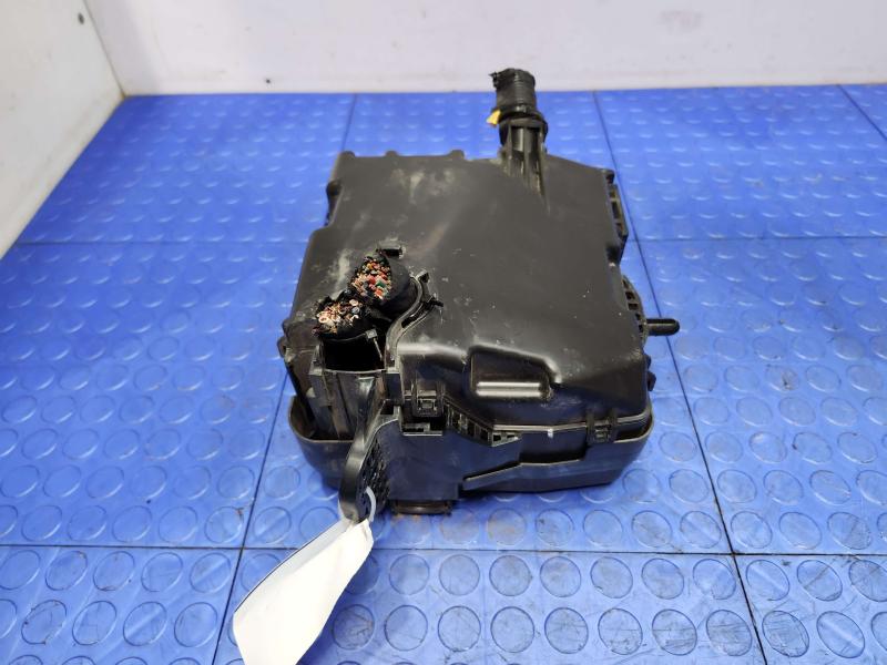 2016 Kia Sedona Engine Fuse Box