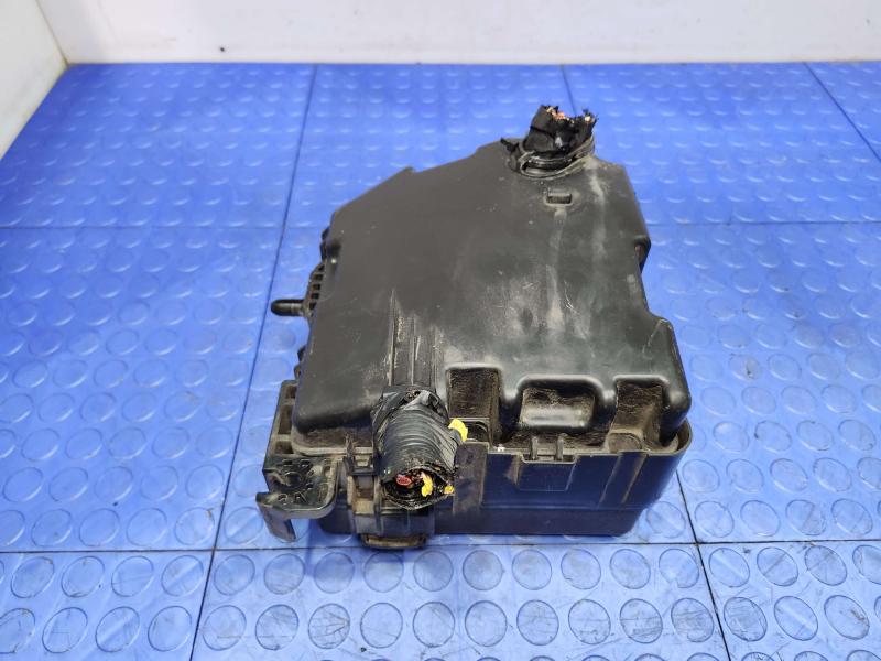 2016 Kia Sedona Engine Fuse Box