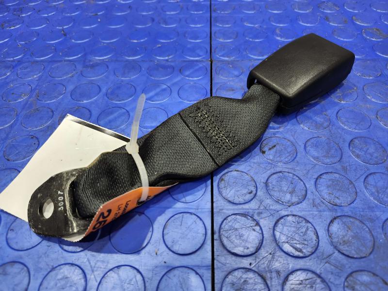 2013 Nissan Pathfinder Rear Seat Belt